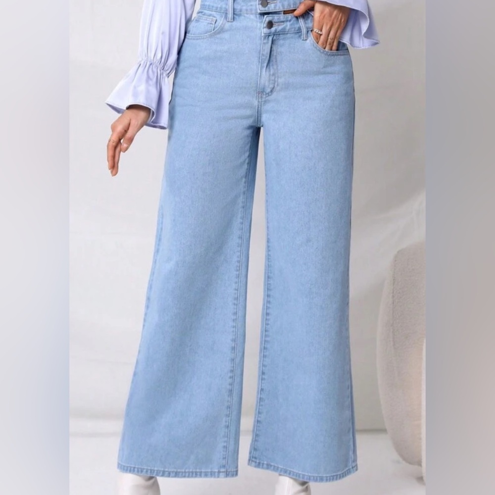 EUC- High Waist Women's wide leg Jeans with double button wore once very cute! - Picture 4 of 14